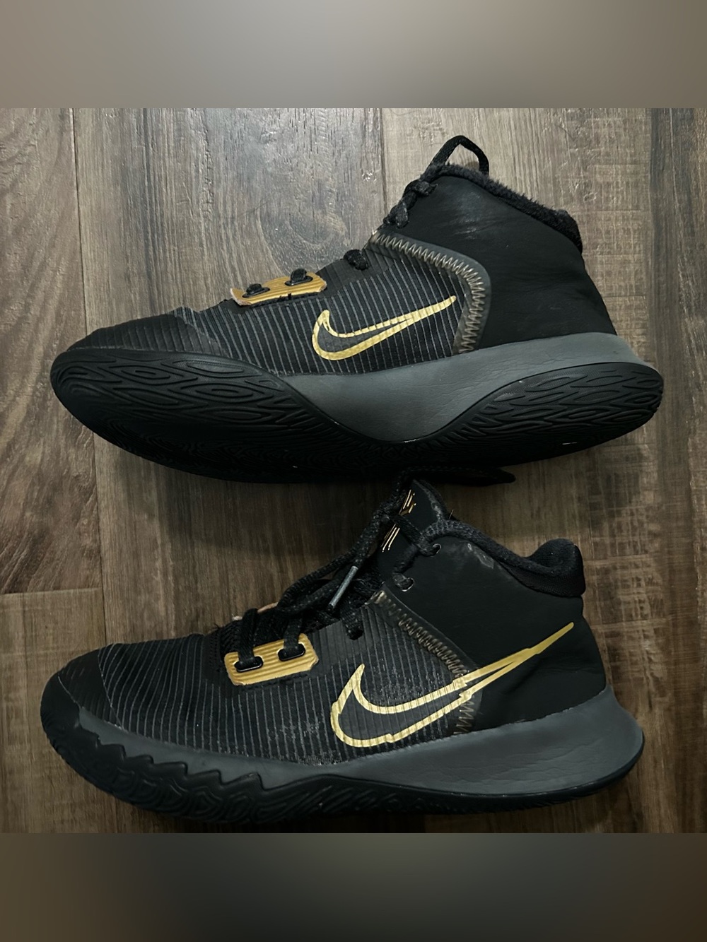 Nike Kyrie Flytrap Basketball Shoes Kids boys 4Y Black Gold Mid Top Sneakers